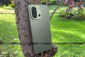 1753894559_oneplus_13s_review_ndtv_design2_1748975165974.jpg