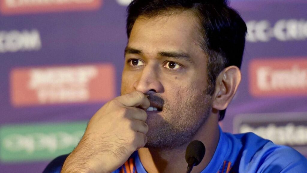 1SSLIVE-DHONI.jpeg