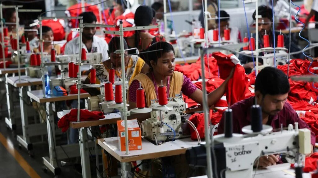 2025-05-09T112945Z_40065772_RC2H3EAVYERZ_RTRMADP_3_USA-TRUMP-TARIFFS-INDIA-GARMENTS.JPG