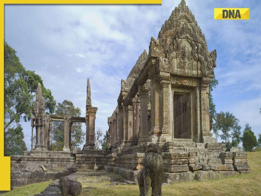 2714281-preah-vihear-temple-dispute-between-cambodia-and-thailand.jpg