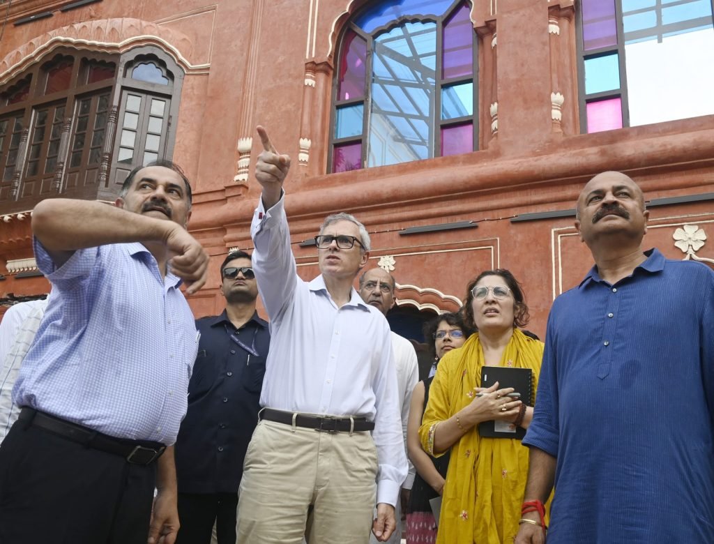 CM-Omar-Abdullah-inspects-Mubarak-Mandi-restoration_-stresses-on-enhancing-its-heritage-appeal-4-102.jpeg