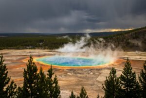 Yellowstone_Grand_Prismatic_Spring_USGS.jpg