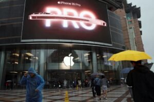apple_china_store_reuters_1730461138629.jpg