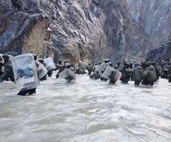 india-china-border-class-mountain-glacier-rocks-hg.jpg