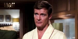live-and-let-die-bond-robe.jpg