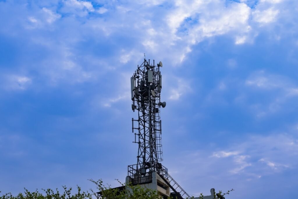 mobile_tower_new_india_unsplash_1664901393286.jpg