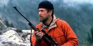 robert_de_niro_with_a_hunting_rifle_in_the_deer_hunter.jpg