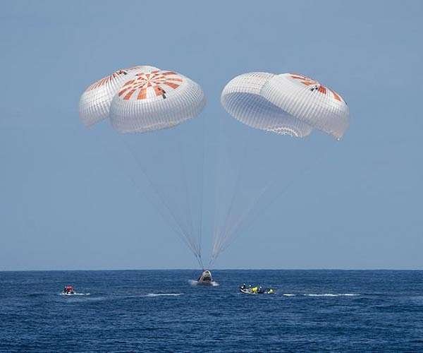 spacex-crew-dragon-axiom-mission-1-ax-1-splashed-down-hg.jpg