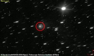 1754539413_100526895-14973597-The_interstellar_object_circled_is_believed_to_be_a_comet_but_Ha-a-7_175442150702.jpeg