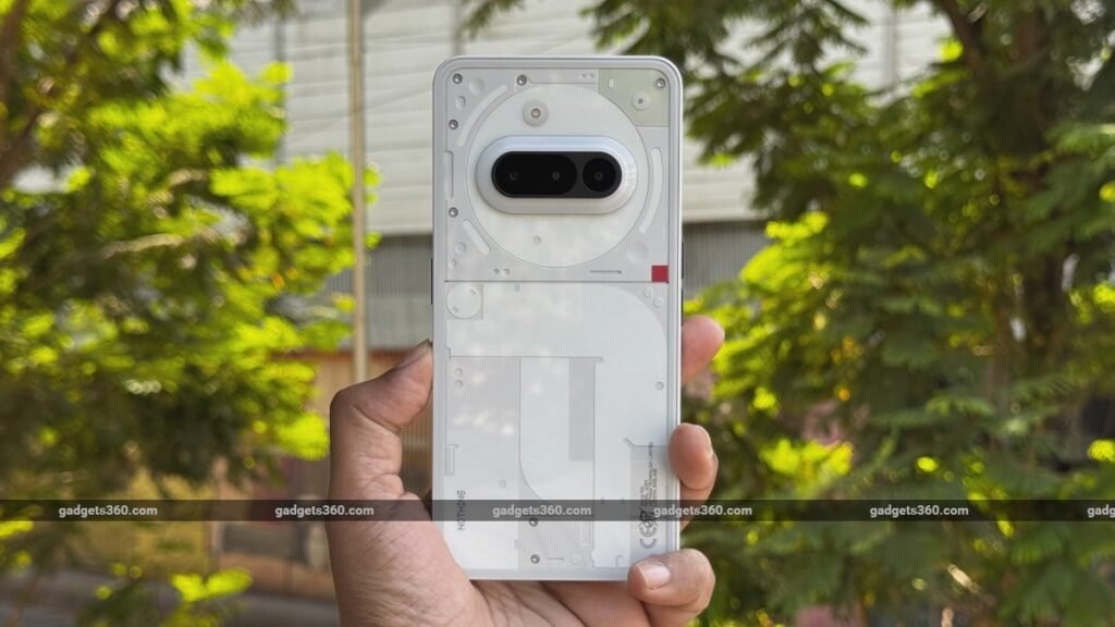 1754847155_nothing_phone_3a_main_big_gadgets_360_1742211737151.jpg