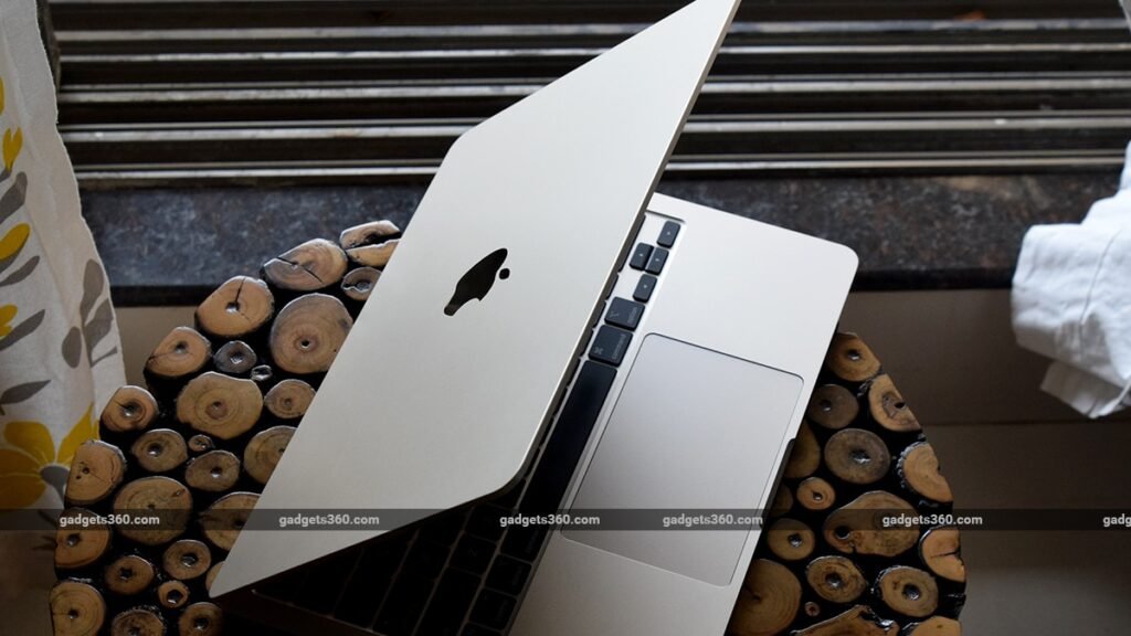 1754906245_apple_macbook_air_m2_review_COVER_gadgets360_1661340473532.jpg