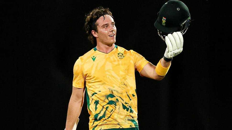 1809386-1.youngest-south-african-to-score-a-t20i-century.jpg