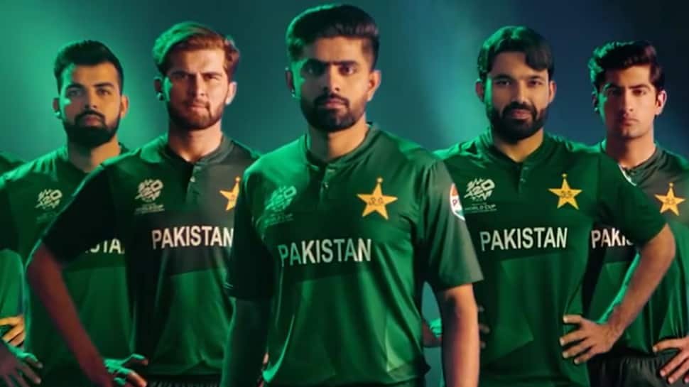 1811713-pakcricketteam.png