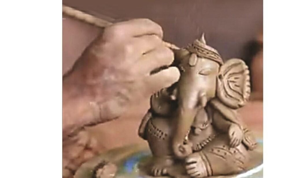 1951144-ganesha-idol1.jpg