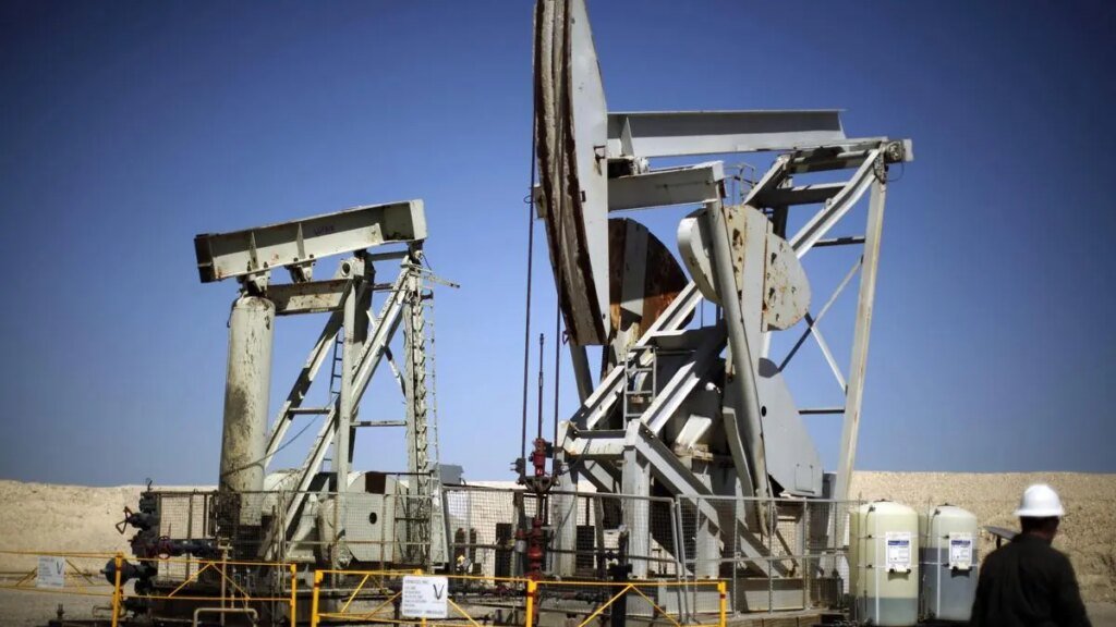 2013-10-11T102630Z_1007625976_GM1E9510FXU01_RTRMADP_3_OIL-IEA.JPG