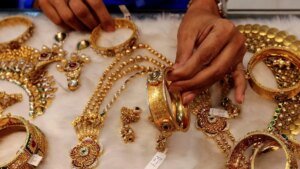 2024-12-13T072114Z_1806736327_RC26OBAPOZ41_RTRMADP_3_ASIA-GOLD-DEMAND.JPG