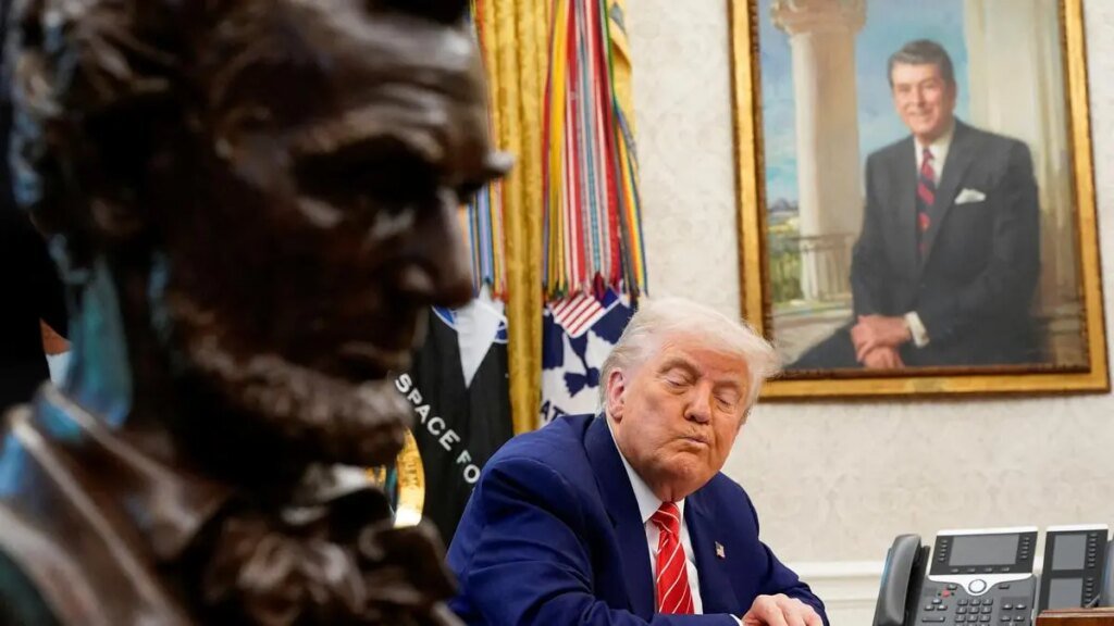2025-05-30T205643Z_1874067368_RC2JSEADKRZ3_RTRMADP_3_USA-TRUMP.JPG