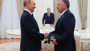 2025-08-06T093308Z_1420424503_RC2L1GAX99PJ_RTRMADP_3_UKRAINE-CRISIS-PUTIN-WITKOFF.JPG