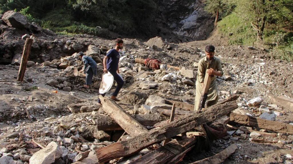 2025-08-15T162443Z_303689499_RC2P7GAQRTVL_RTRMADP_3_ASIA-WEATHER-PAKISTAN-RAIN.JPG