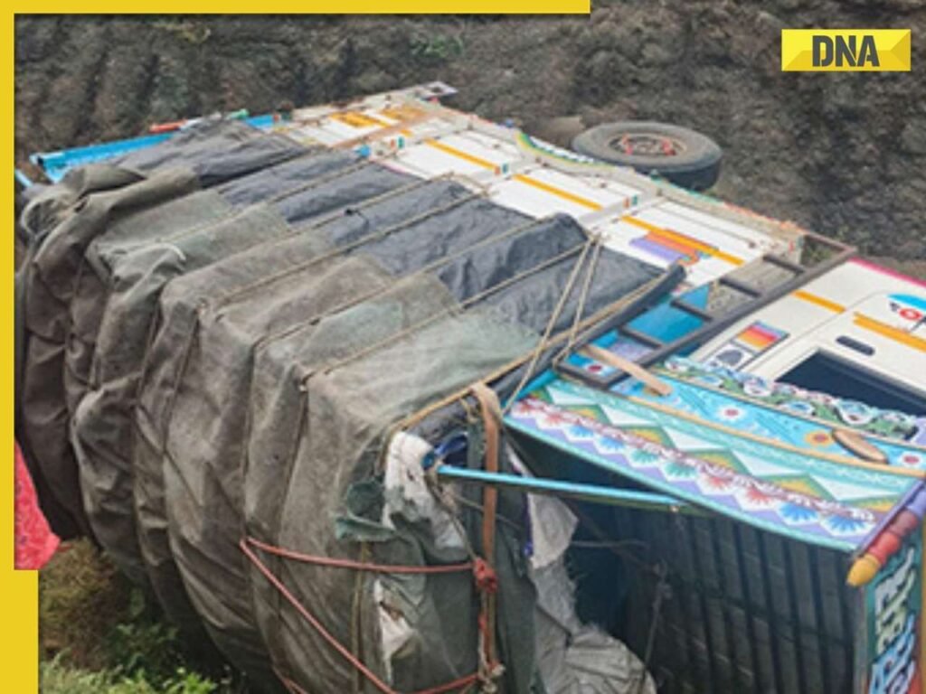 2718174-pune-7-killed-over-20-injured-after-van-carrying-pilgrims-including-children-falls-off-hilly.jpeg