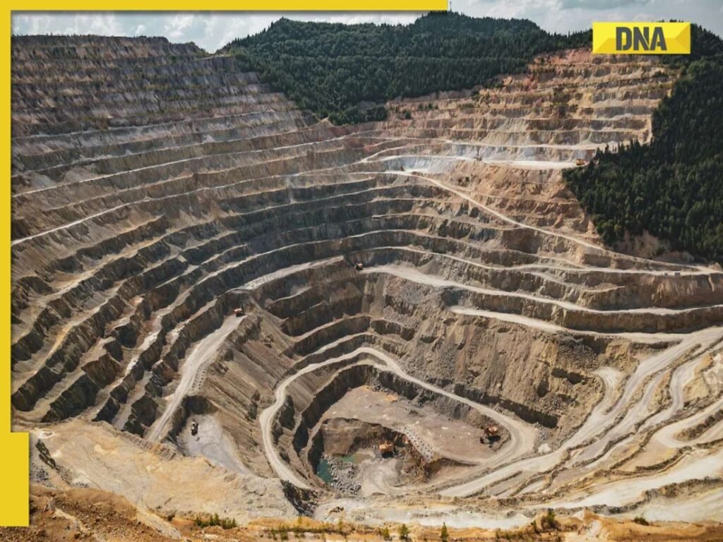 2718573-rare-earth-minerals.jpg