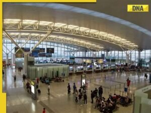 2718597-vietnam-offers-5-year-visa-exemption-for-foreign-expats.jpg