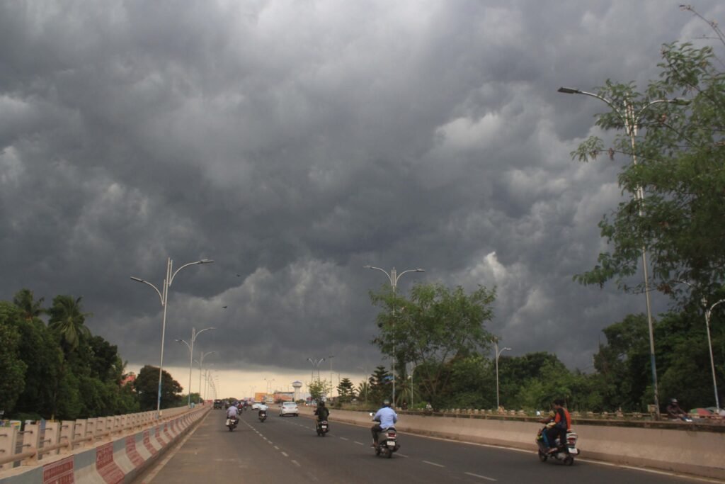 Heavy-rain-to-batter-12-Odisha-districts-IMD-issues-low-pressure-alert-scaled.jpg