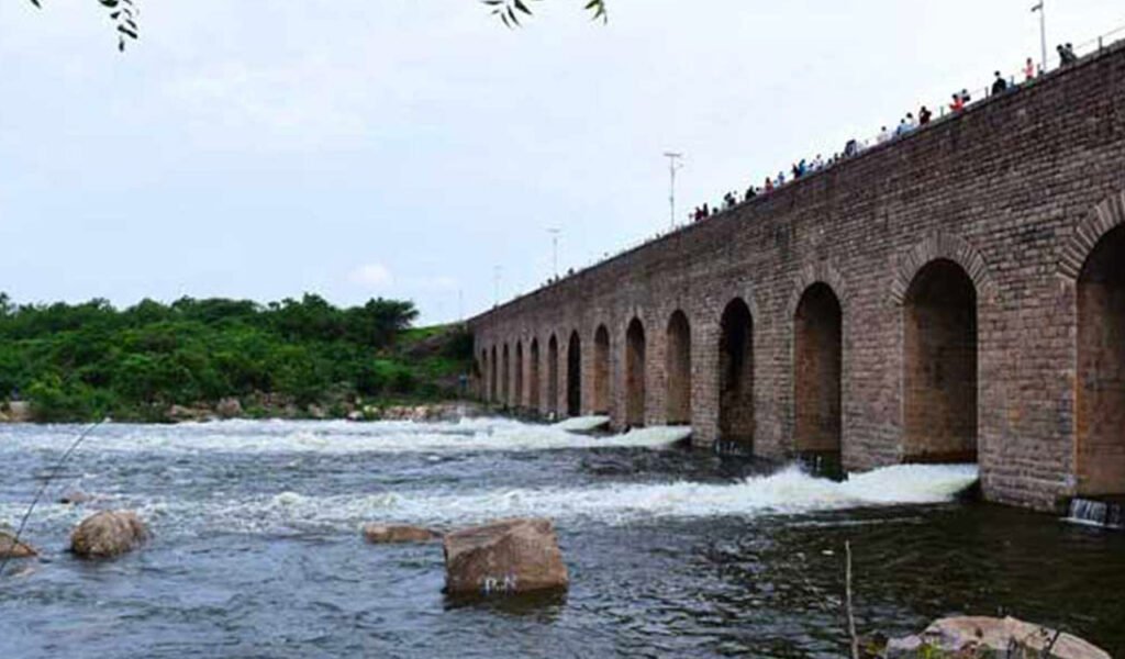Himayatsagar-inflows-drop-sharply-easing-flood-threat-along-Musi-River.jpg