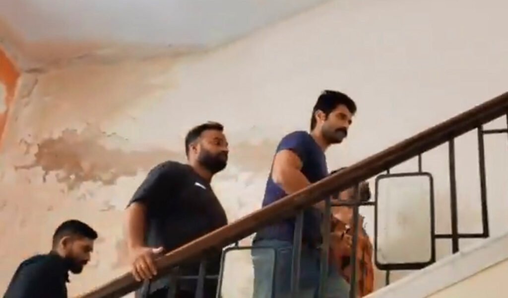 Hyderabad-Vijay-Deverakonda-appears-before-ED-in-betting-app-case.jpg