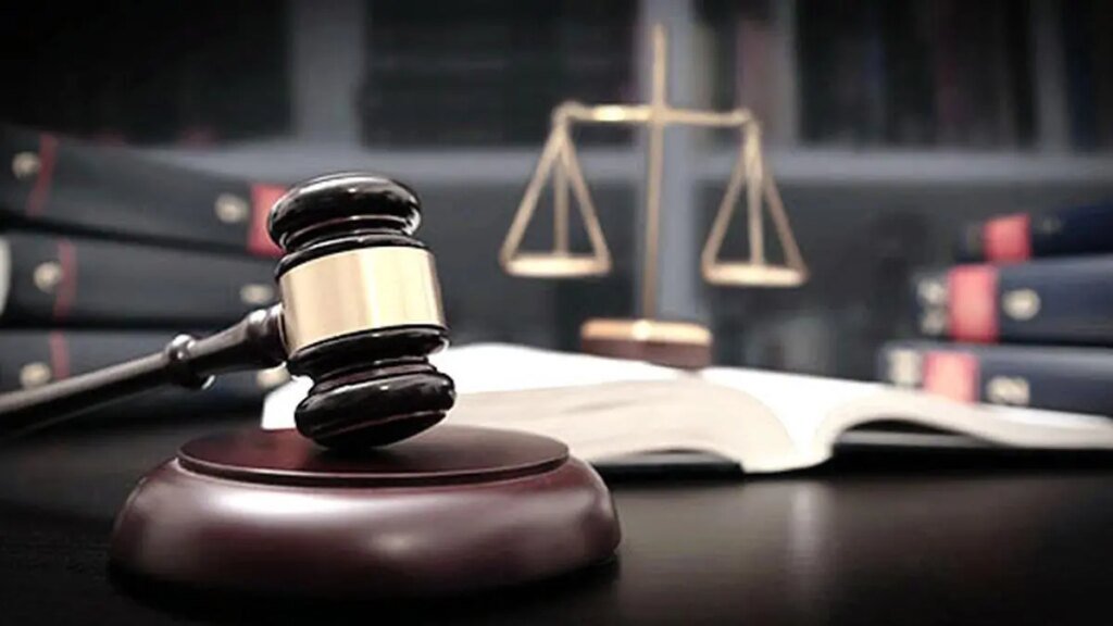 IMG_Judge_gavel_and_scal_2_1_8UBH78CU.jpg