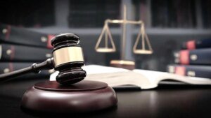 IMG_Judge_gavel_and_scal_2_1_8UBH78CU.jpg