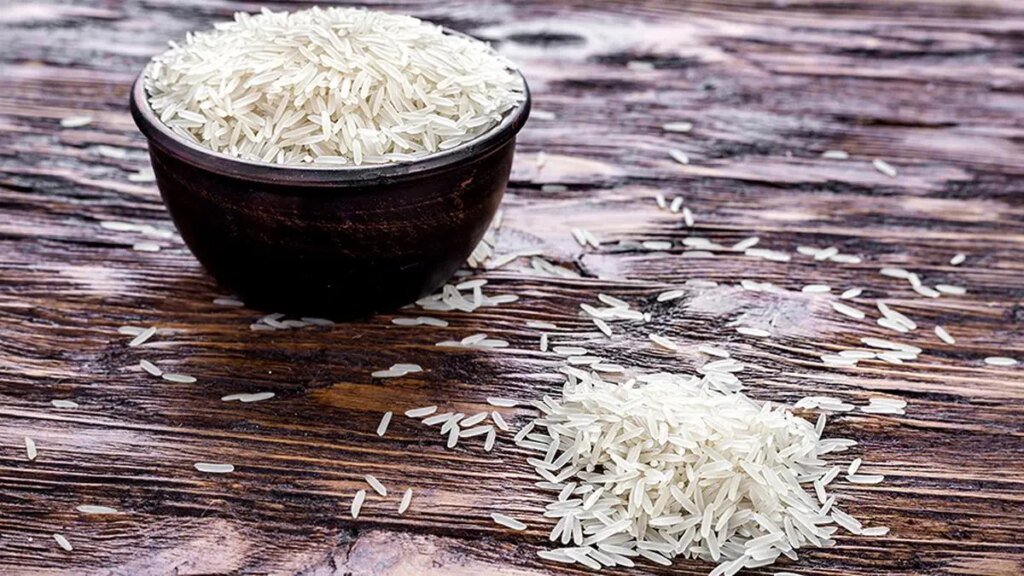 IMG_uncooked_rice_in_a_b_2_1_5HDDS4JJ.jpg