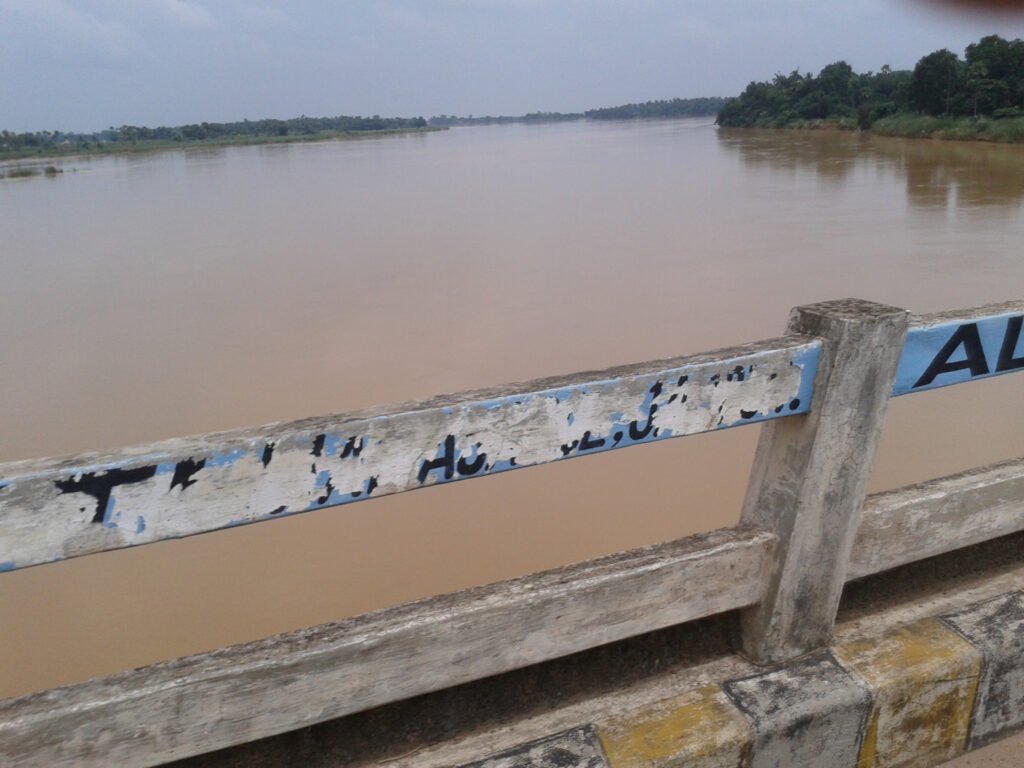 Kharasrota_River_Bridge_-_panoramio.jpg