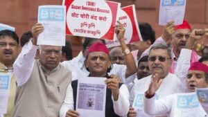 Parliamentarians-from-the-INDIA-bloc-parties-stage_1755566180087_1755566195324.jpg
