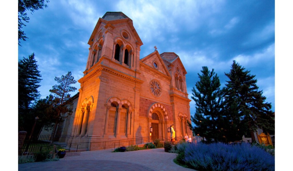 Santa-Fes-San-Francisco-Cathedral.jpg