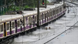 TOPSHOT-INDIA-WEATHER-MONSOON-2_1755527777549_1755527791328.jpg