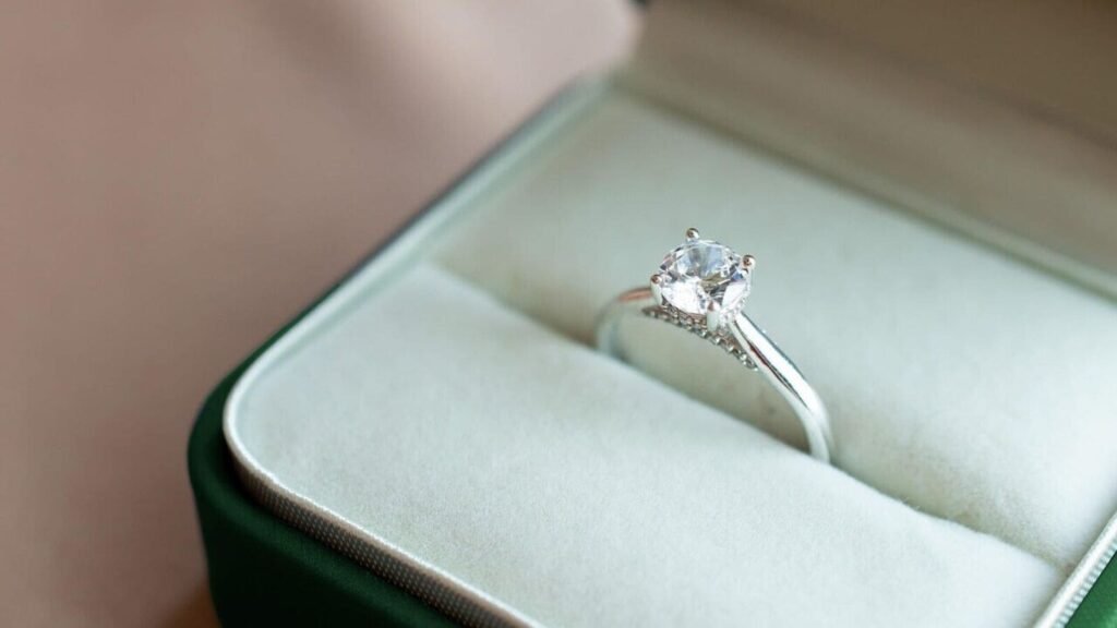 diamonds_exports_US_customers_pay_high_price_tarif_1756296041320_1756296041807.jpg