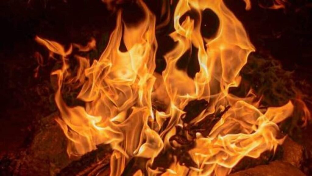 fire_1755678385721_1755678390987.jpeg