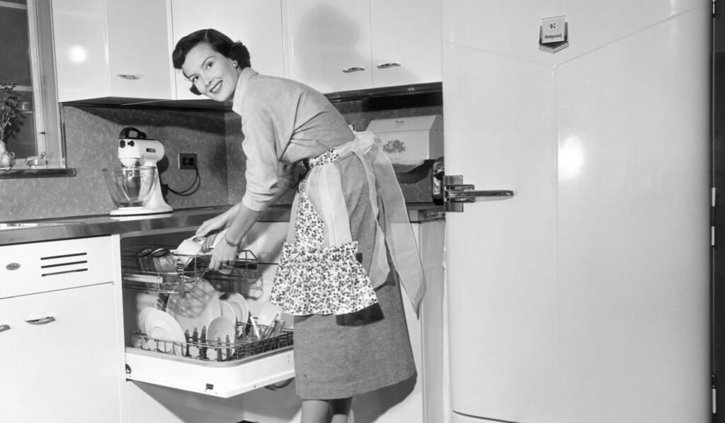 housewife-cook.jpg