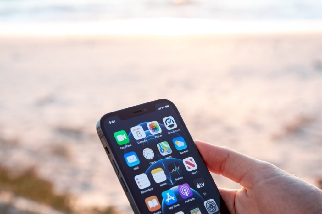 phone_frederik_lipfert_unsplash_1704466695458.jpg