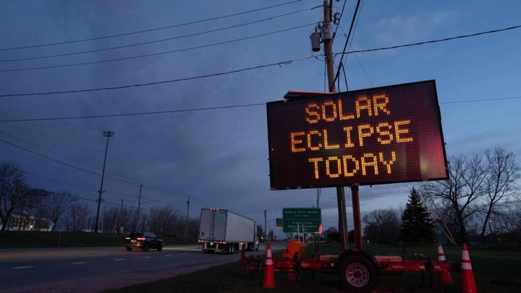 solar_eclipse_1712589795443_1754140322690.jpg