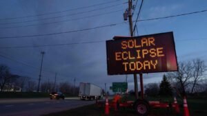 solar_eclipse_1712589795443_1754140322690.jpg