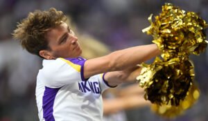 vikings-cheerleader.jpg