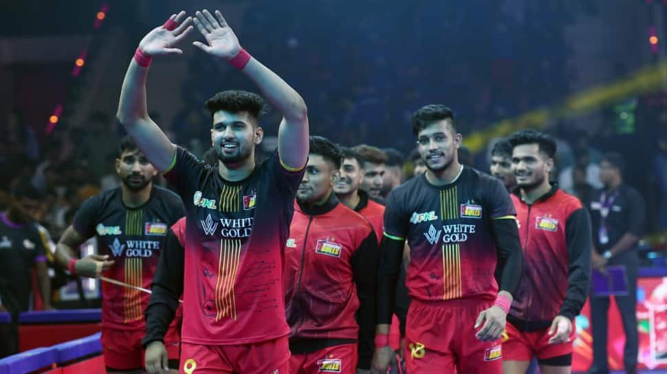1833291-bengaluru-bulls-survive-gujarat-giants-late-surge.jpg