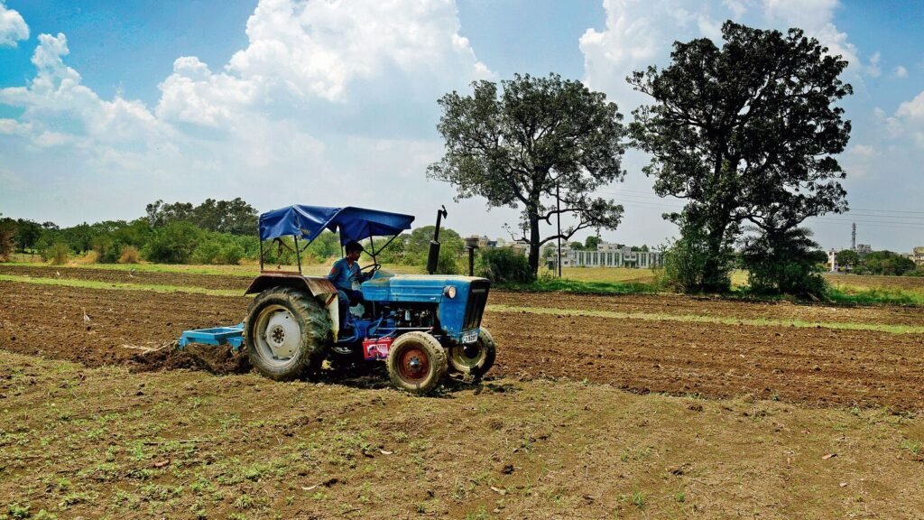 2-0-1079496627-tractor-farm5-0_1679714925805_1757652416869.JPG