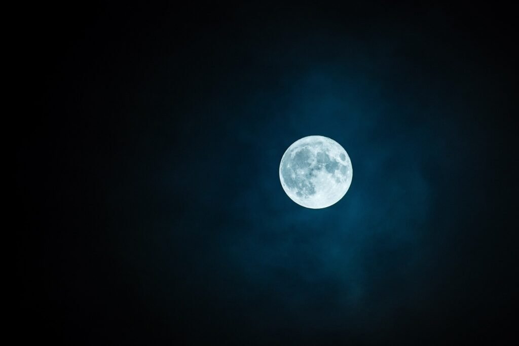 moon-1.jpg
