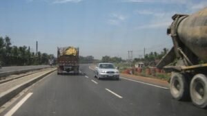 2-0-72451106-HIGHWAY-2C-0_1681404103056_1761635714293.jpg