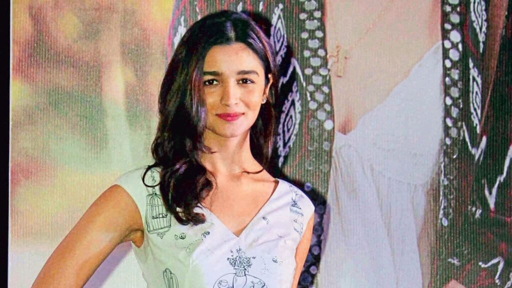 2-0-784949943-aliabhatt2-0_1680408563070_1760343040342.jpg