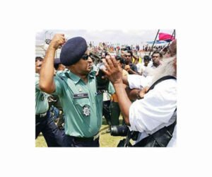bangladeshi-police-protest-hg.jpg