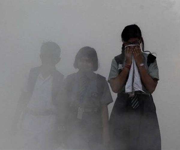 india-delhi-pollution-smog-school-girls-children-hg.jpg